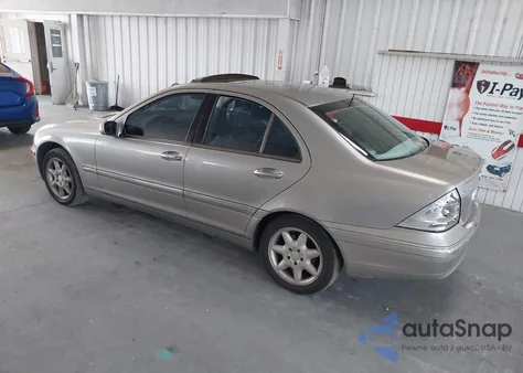 2003 Mercedes-Benz C 240 z USA, uszkodzony, nr VIN WDBRF61J43E011539